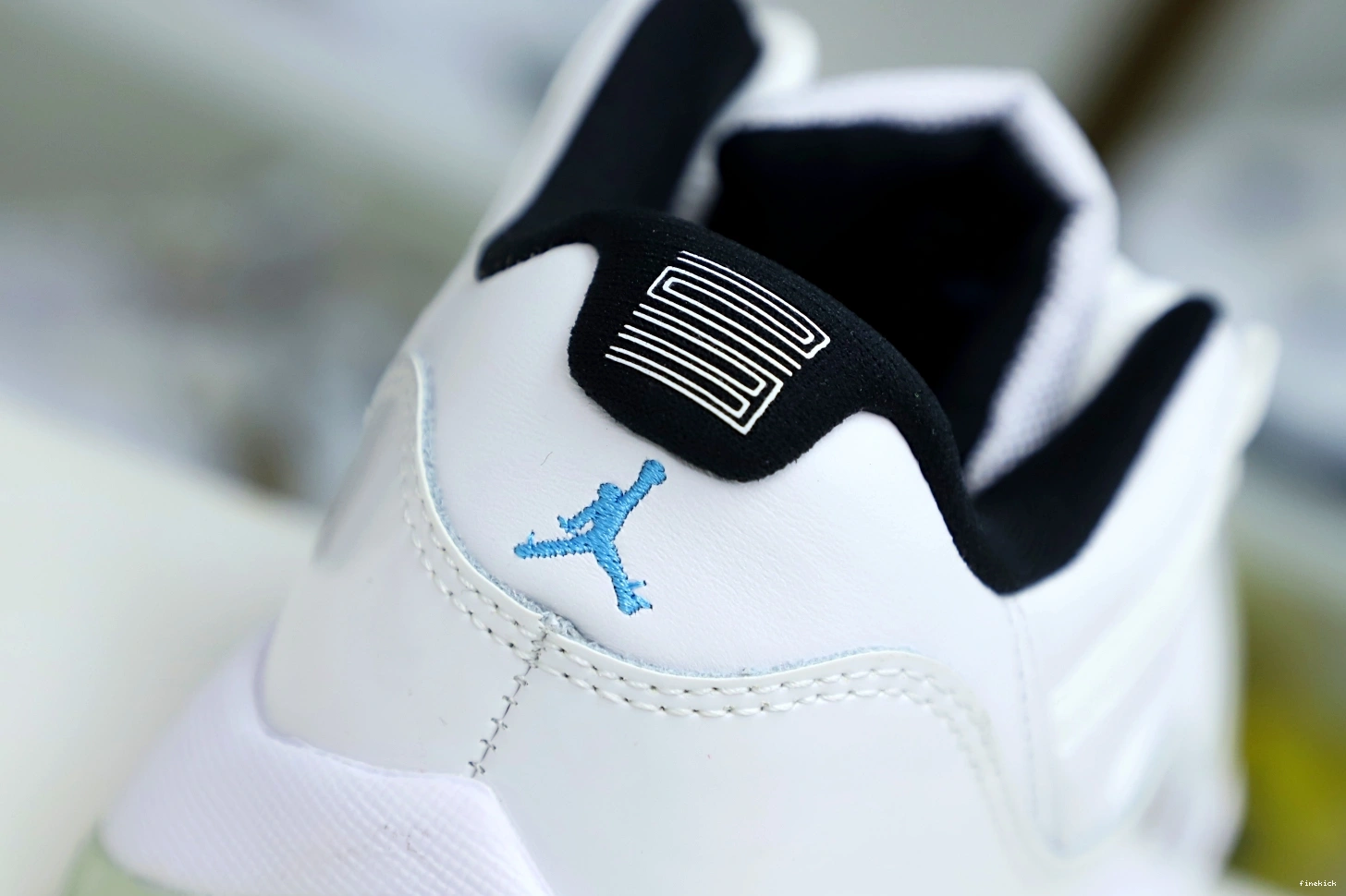 LOW JORDAN LEGEND AIR 11 BLUE RETRO 1014